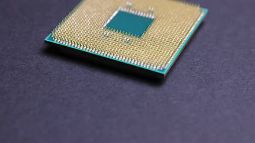 Puce
d'ordinateur CPU. Processeur sur prise sur la carte mère. Technologies, électronique nanomètres