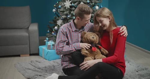 Regalo de niña sorprendida con osito