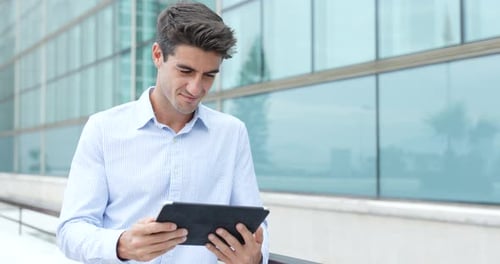 Caucasian man use of tablet computer