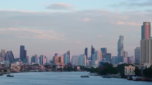 4K Time lapse, Boat traffic in the Chao Phraya River