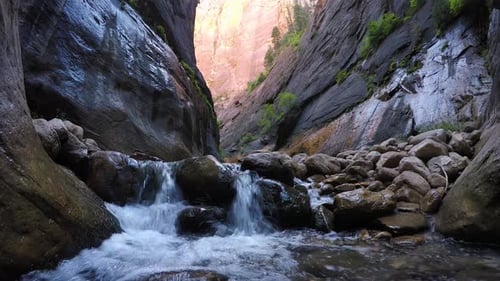 Vue de la petite cascade du canyon d'Orderville.