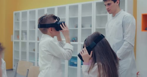 Children Explore Virtual Reality in a Science Classroom