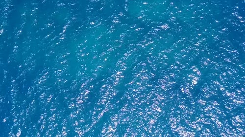 Nature ensoleillée de la mer, vue sur la mer, escapade sur la plage avec fond de sable au soleil