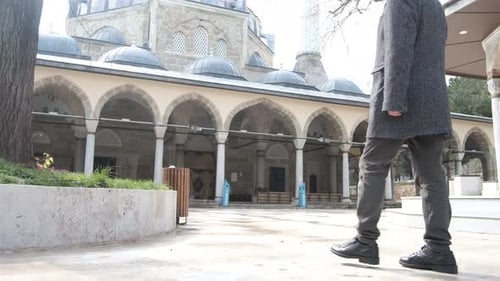 Man schaut sich die große Moschee an