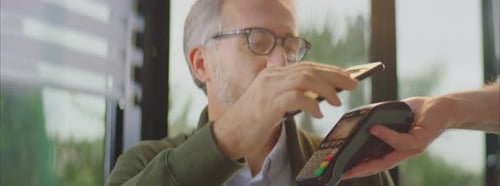Verwenden des Mobiltelefons zur Zahlung