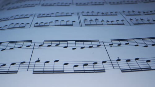 Partitura para piano sobre papel