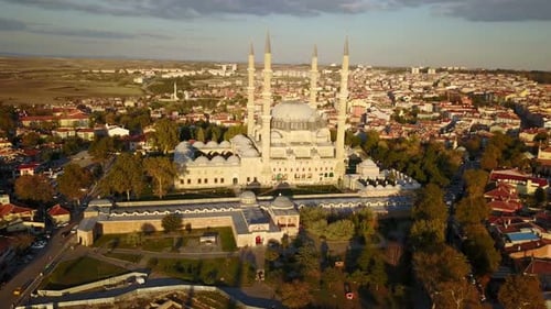 Selimiye- und Eski-Moscheen in der alten osmanischen Hauptstadt Edirne, Türkei