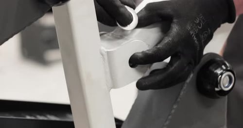 Assemblage de la structure métallique avec boulon - gros plan