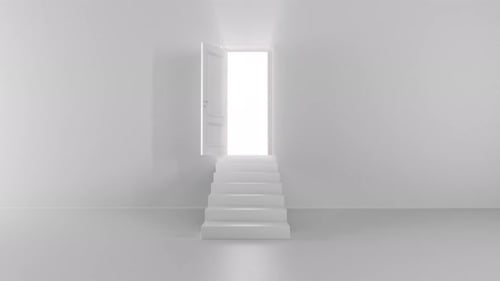 Brillance d'une porte ouverte avec des marches dans une pièce lumineuse