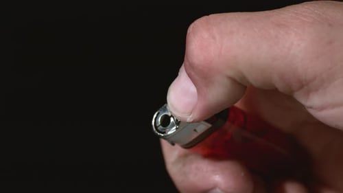 Allumage du briquet au super Ralenti (1000 images par seconde), filmé sur Phantom Flex 4K