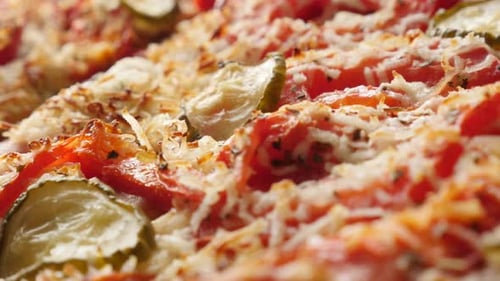 Pizza savoureuse végétarienne sans gluten Dinkel ou blé décortiqué 4K 2160p 30fps UltraHD Planning fo