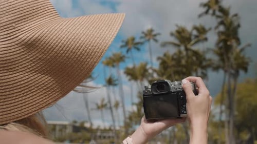 Modèle avec appareil photo