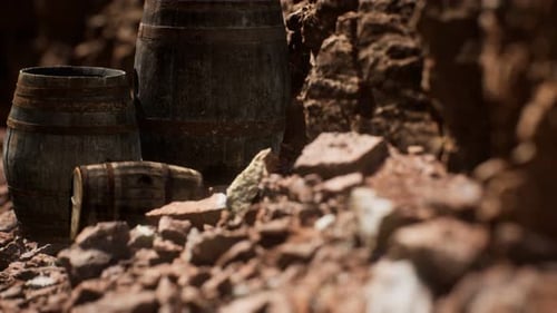 Velhos barris de vinho vintage de madeira perto de Stone Wall em Canyon