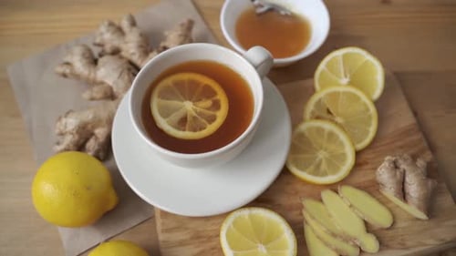 Tea with Lemon, Ginger, and Honey Preparation