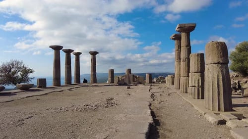 Les ruines du temple d'Athéna dans l'ancienne ville d'Assos