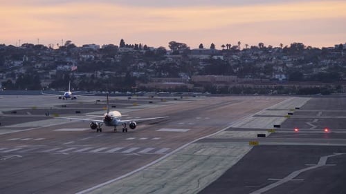 Flugzeug startet