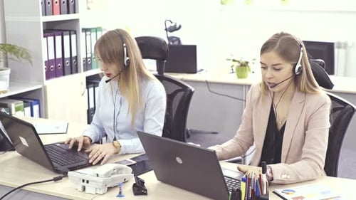 Operators of Support Customer Service - Call Center, Online Software with Technology Voice Over IP