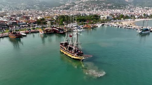 Iates na vista aérea do porto 4 K Alanya Turquia