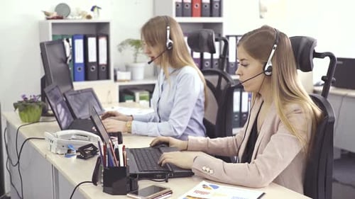 Operators of Support Customer Service - Call Center, Online Software with Technology Voice Over IP
