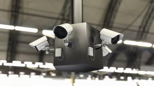 Überwachungssystem und Sicherheitskameras beim Scannen des öffentlichen Bereichs