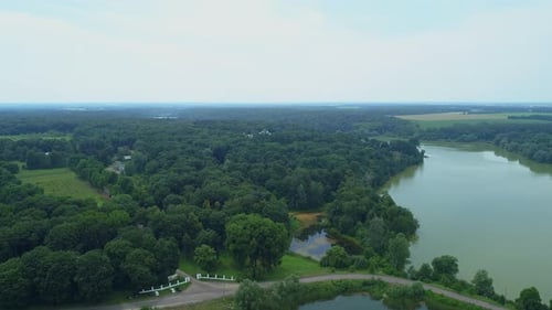 Luftaufnahme Wunderschöne Natur, Wald und See
