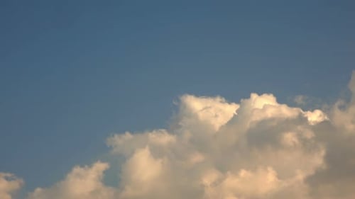 Nuvens de chuva branca no céu
