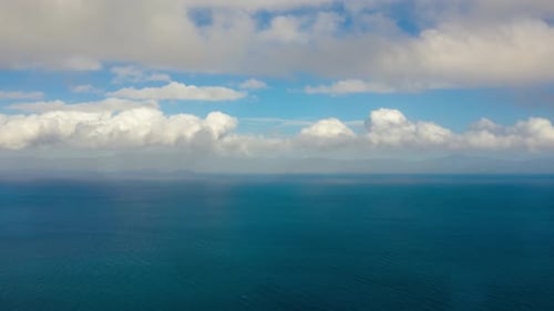 Seelandschaft, Blaues Meer, Himmel mit Wolken und Inseln, Zeitraffer