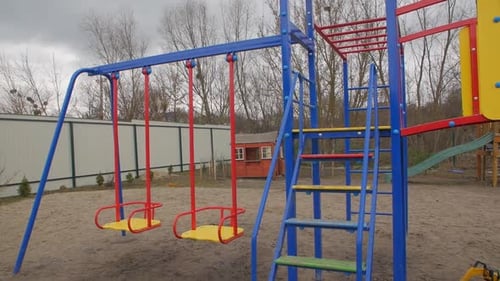 Leerer Spielplatz Kaltes Wetter