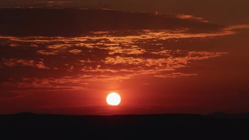 Sunrise rojo con nubes Time Lapse