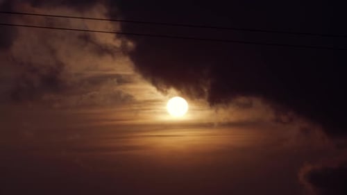 Sonnenuntergang In den Wolken 2
