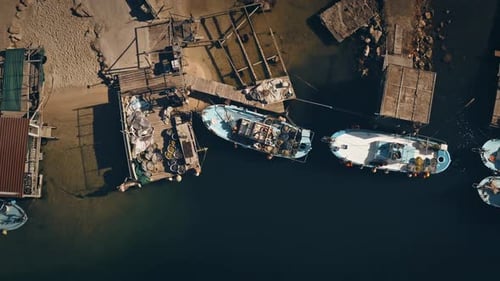 Fischerboote auf dem Pier