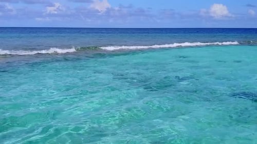 Drohnenblick Natur des exotischen Meeresblicks Strand vor Meer- und Sandhintergrund