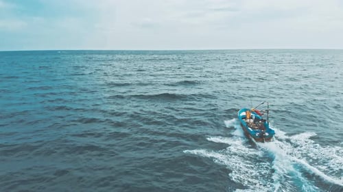 Kleines einsames Thai-Fischboot