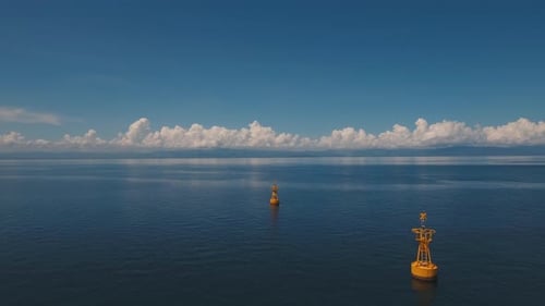 Navigationsboje im Meer