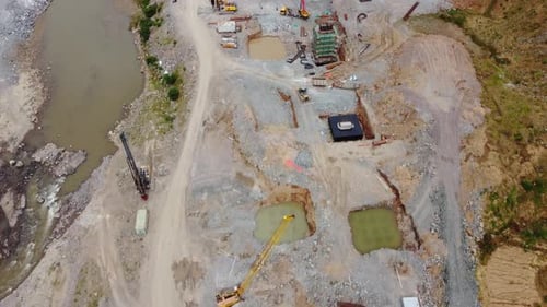 Brücke bauen mit einer Arbeiterantenne