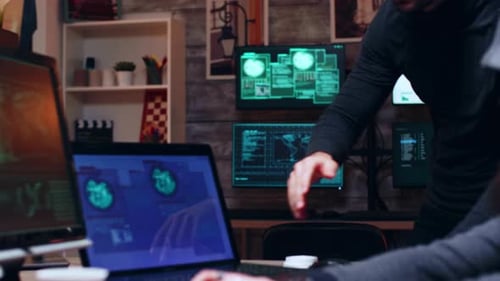 Un groupe de cybercriminels recherchés infecte le serveur avec un logiciel malveillant