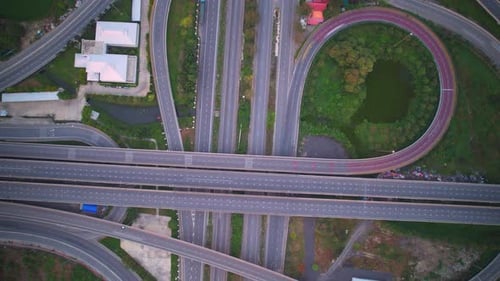 4K : autoroute hyperlapse de métrage pour le concept de transport.