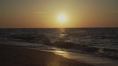 Wunderschöner Sonnenuntergang am Meer