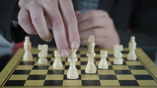 Schachspiel im Geschäft.