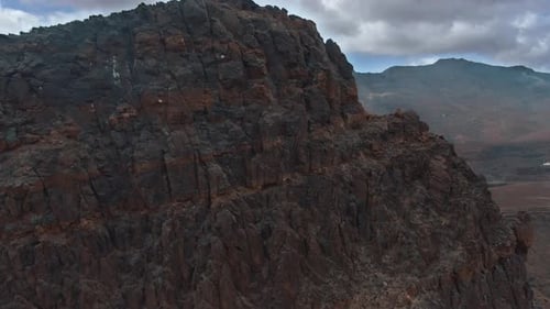 Über Felsen, Wälder fliegen 4K