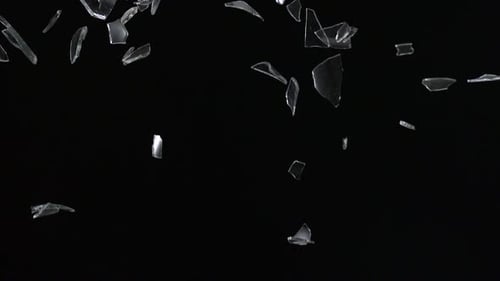 zerbrochenes Glas fällt, Zeitlupe
