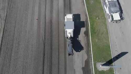 Luftbild einer Straßenbaumaschine