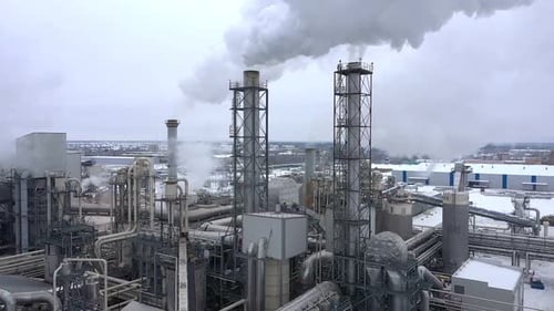 Una gran fábrica de carpintería en el norte