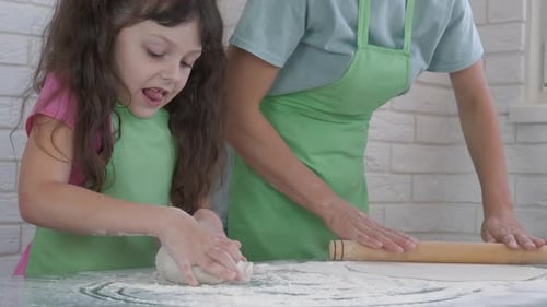 Family baking the bread