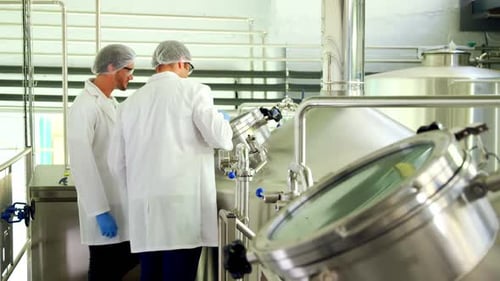 Deux brasseurs maintiennent un record sur presse-papiers