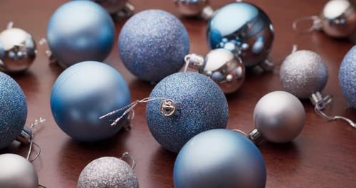 Weihnachts-Dekokugel in Blau