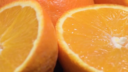 Fresh and Naturals Oranges Cut Gyrating