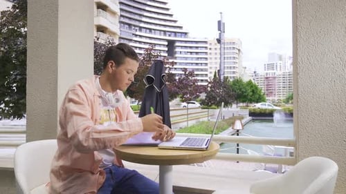 Digital work in cafe.