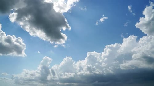 8K Ciel Partiellement Nuageux En Journée Ensoleillée