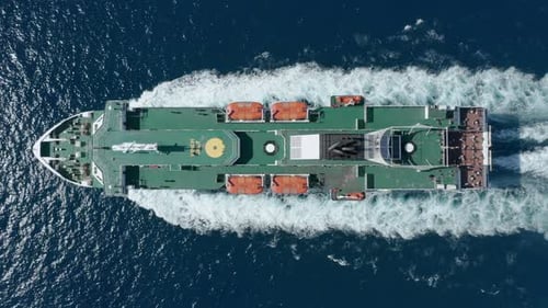 Luftaufnahme vom Fährschiff